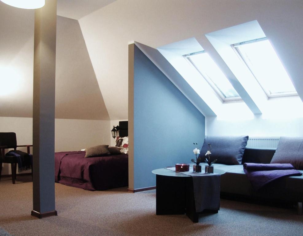 Hotel Graffit シフィエボジン 部屋 写真